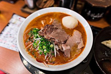 《绝地求生》免费后迎来差评轰炸 在线人数超66万